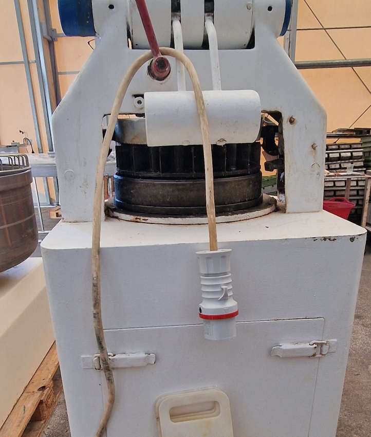 wp delilno okroglilni stroj